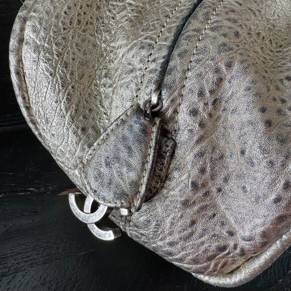 Chanel Matelasse Gold Leather Hand Bag - Picture 4 of 9
